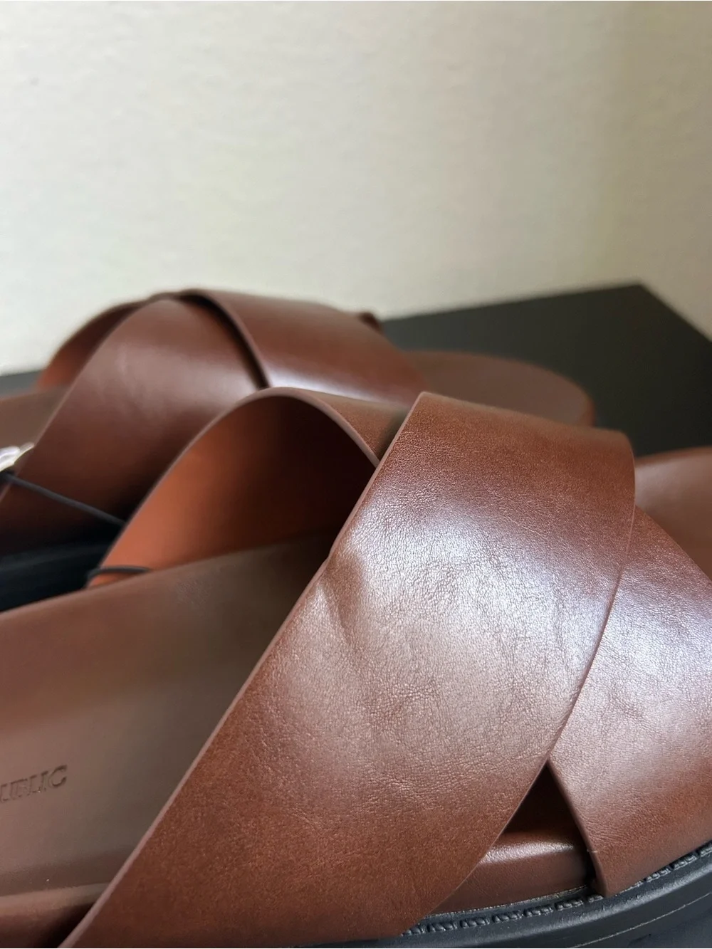 Banana Republic Men’s Vegan Leather Crossover Sandals in Cognac Size 9